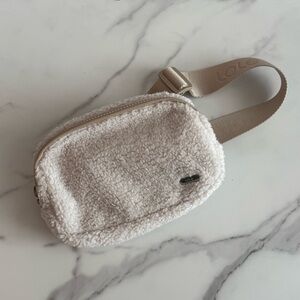 Lole Unisex Cream Sherpa Belt Bag